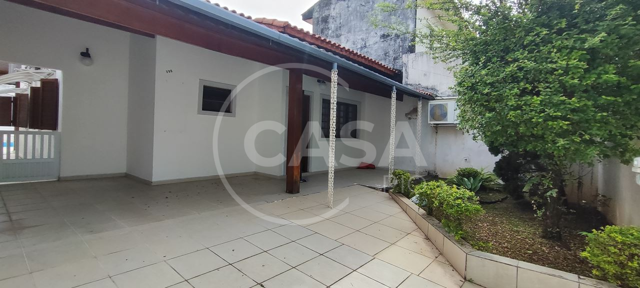 Casa com piscina a 300 m da praia