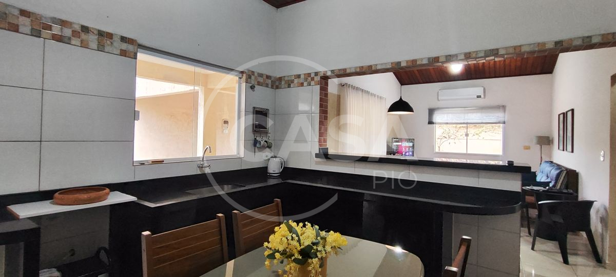 Casa á venda em Peruibe a 600 m da praia!