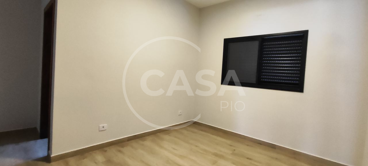 CASA NOVA COM PISCINA Á VENDA EM PERUIBE