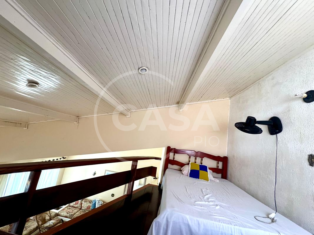Oportunidade- Casa em dois lotes a 200 m da praia em Peruibe