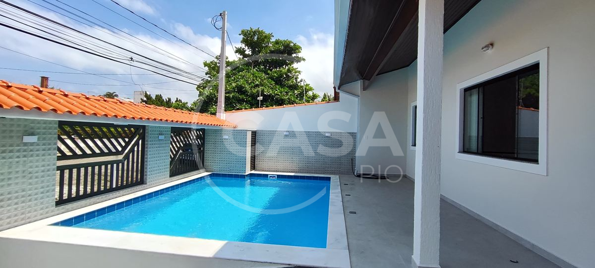 Casa com piscina disponível para locação definitiva