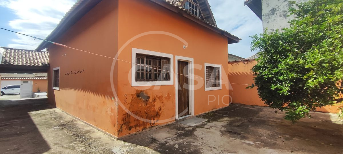 Sobrado a 80 m da praia em Peruibe