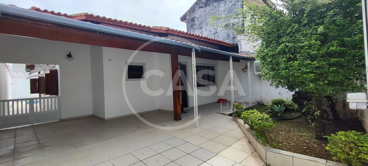 Casa com piscina a 300 m da praia