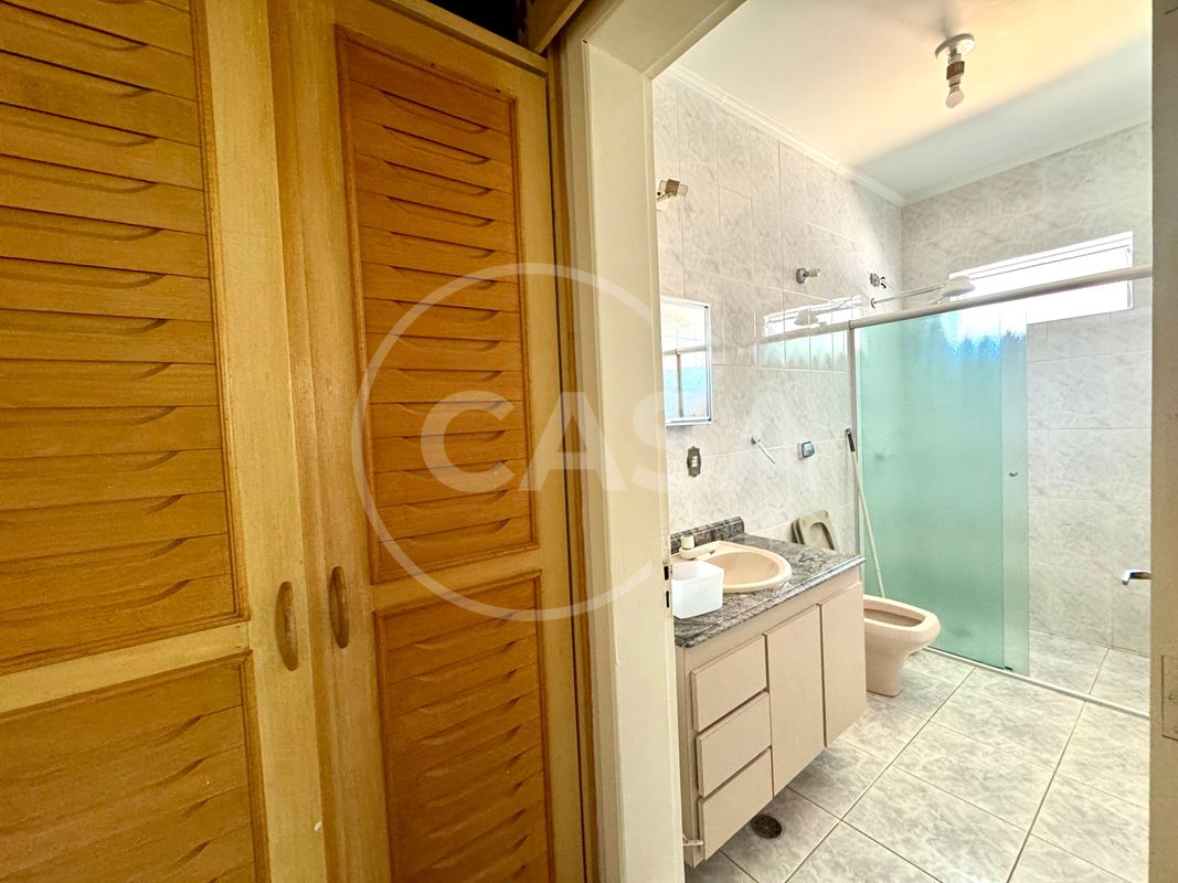 Oportunidade- Casa em dois lotes a 200 m da praia em Peruibe