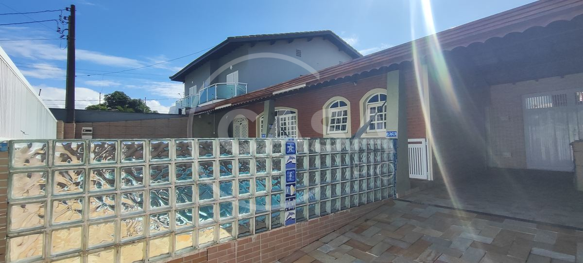 Casa com piscina à venda em Peruibe