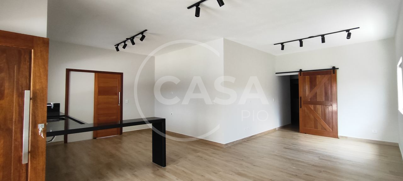 CASA NOVA COM PISCINA Á VENDA EM PERUIBE