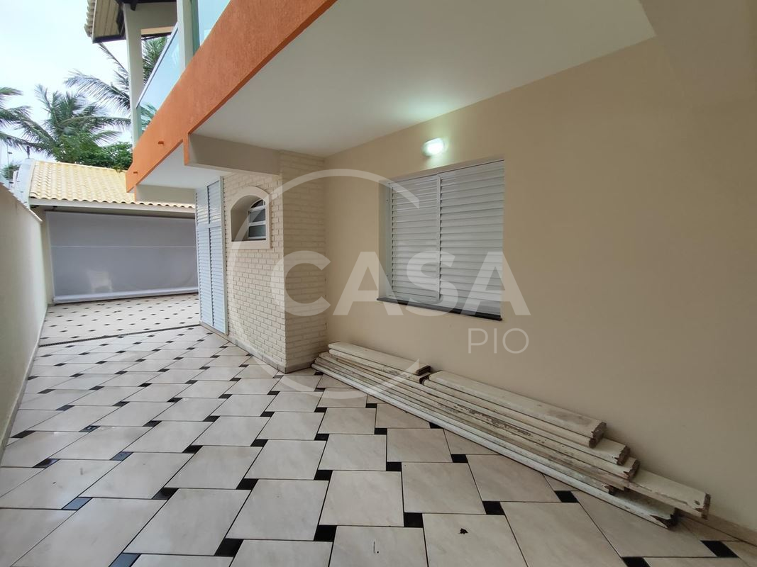 Sobrado a 100 m da praia