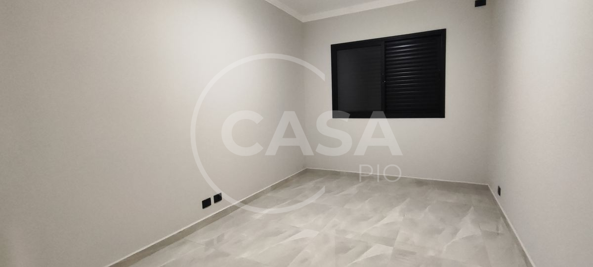 Casa Nova com Piscina à Venda em Peruibe