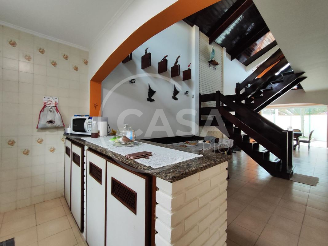 Sobrado a 100 m da praia