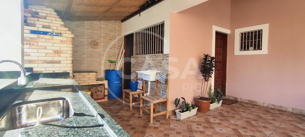 Casa com piscina á Venda em Peruibe