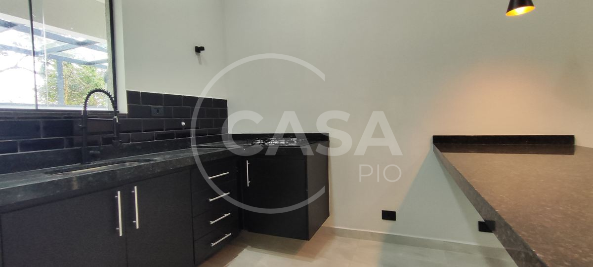Casa Nova com Piscina à Venda em Peruibe