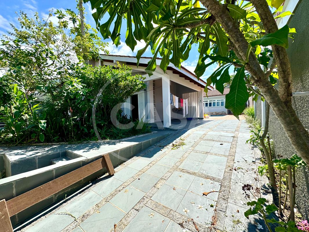 Oportunidade- Casa em dois lotes a 200 m da praia em Peruibe