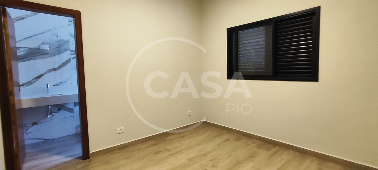 CASA NOVA COM PISCINA Á VENDA EM PERUIBE