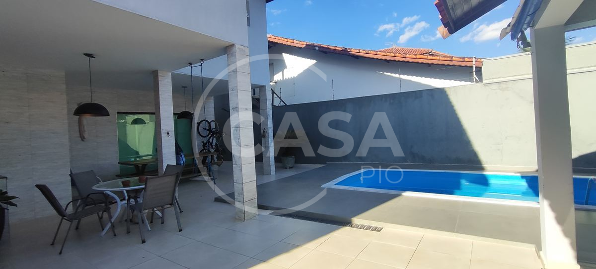 Sobrado com piscina