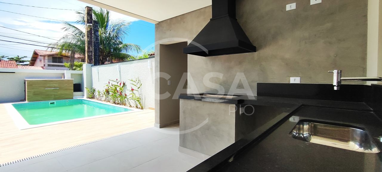 CASA NOVA COM PISCINA Á VENDA EM PERUIBE