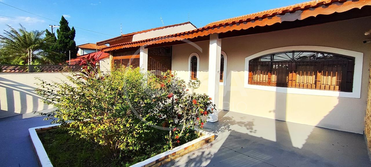 Casa a 500 m da praia em Peruibe