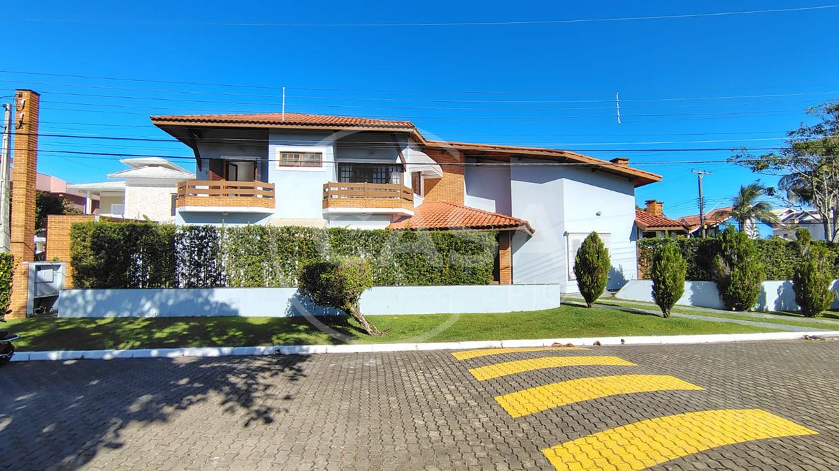Sobrado à venda em condomínio fechado em Peruibe