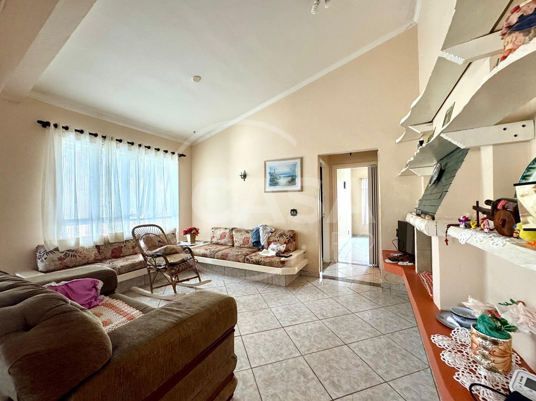 Oportunidade- Casa em dois lotes a 200 m da praia em Peruibe