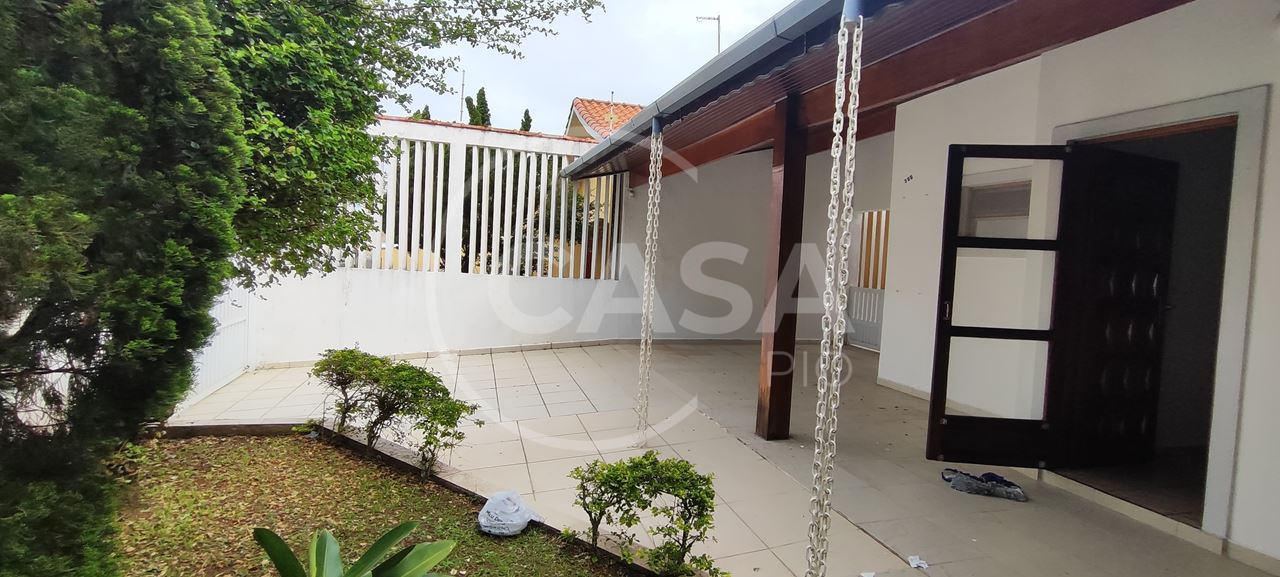 Casa com piscina a 300 m da praia