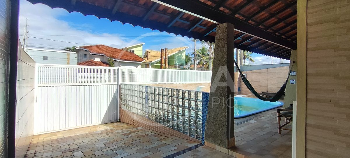Casa com piscina à venda em Peruibe