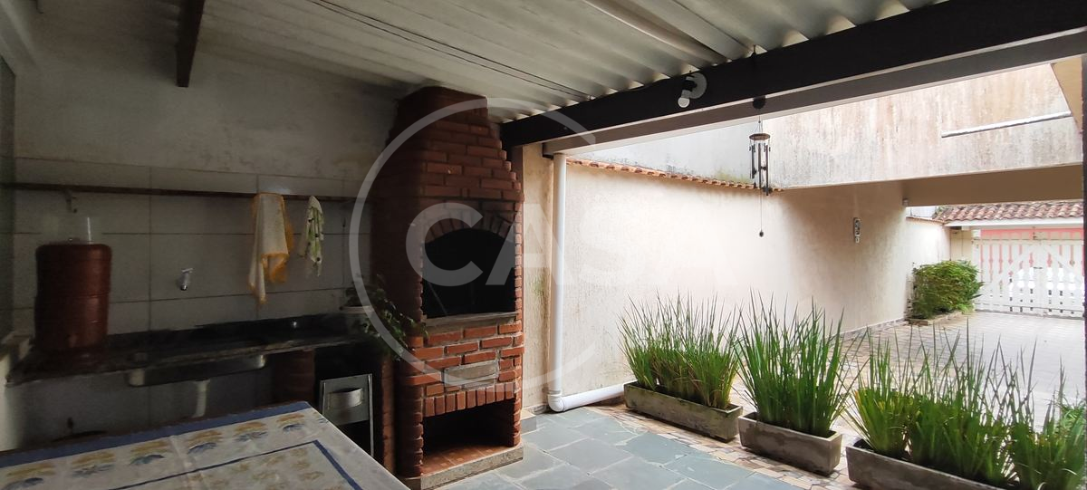 Casa á venda em Peruibe a 600 m da praia!