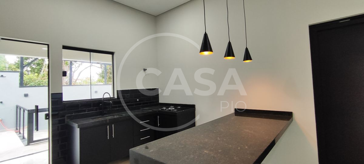 Casa Nova com Piscina à Venda em Peruibe