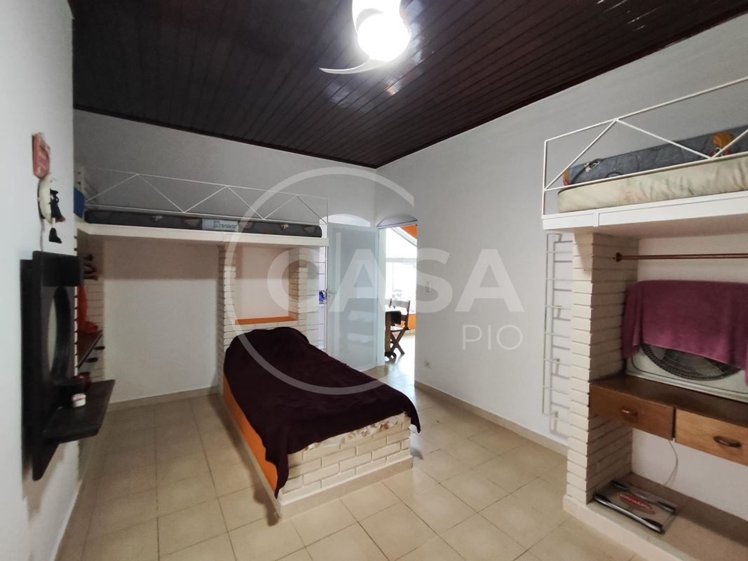 Sobrado a 100 m da praia