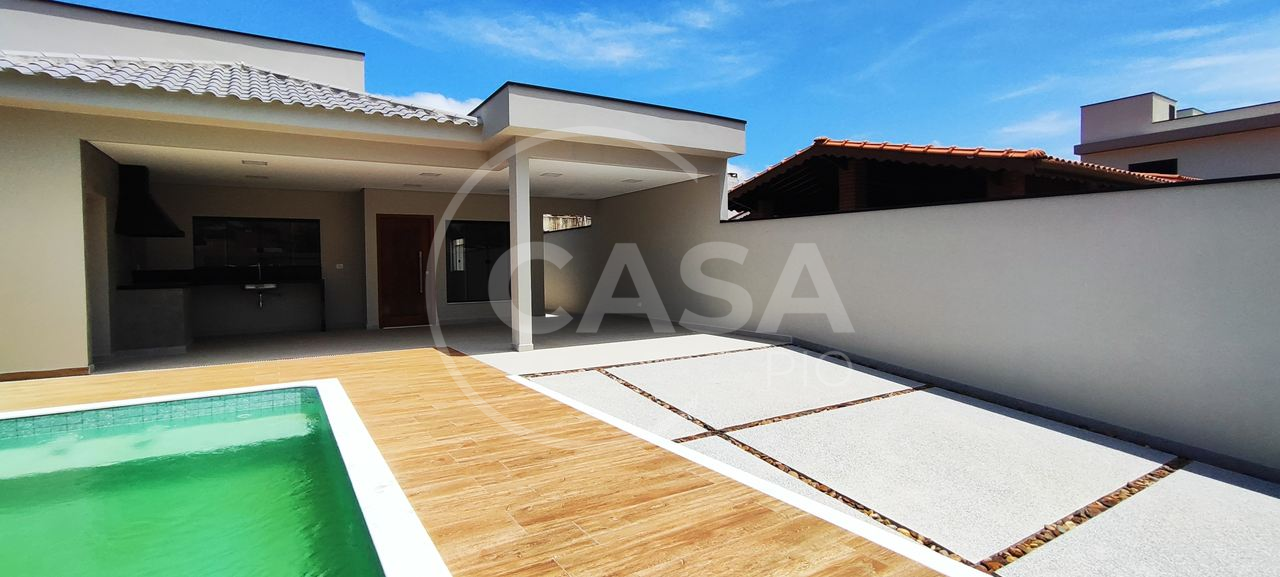 CASA NOVA COM PISCINA Á VENDA EM PERUIBE