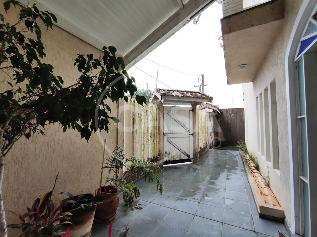 Casa com piscina em Peruíbe