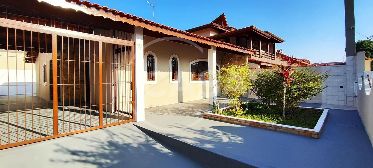 Casa a 500 m da praia em Peruibe
