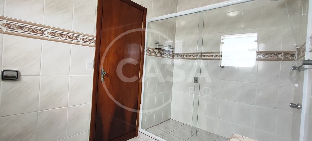 Casa com piscina disponível para locação definitiva
