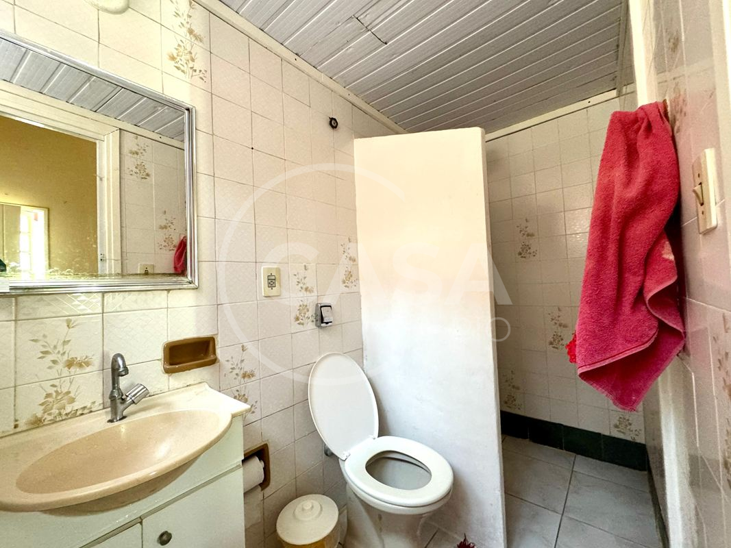 Oportunidade- Casa em dois lotes a 200 m da praia em Peruibe