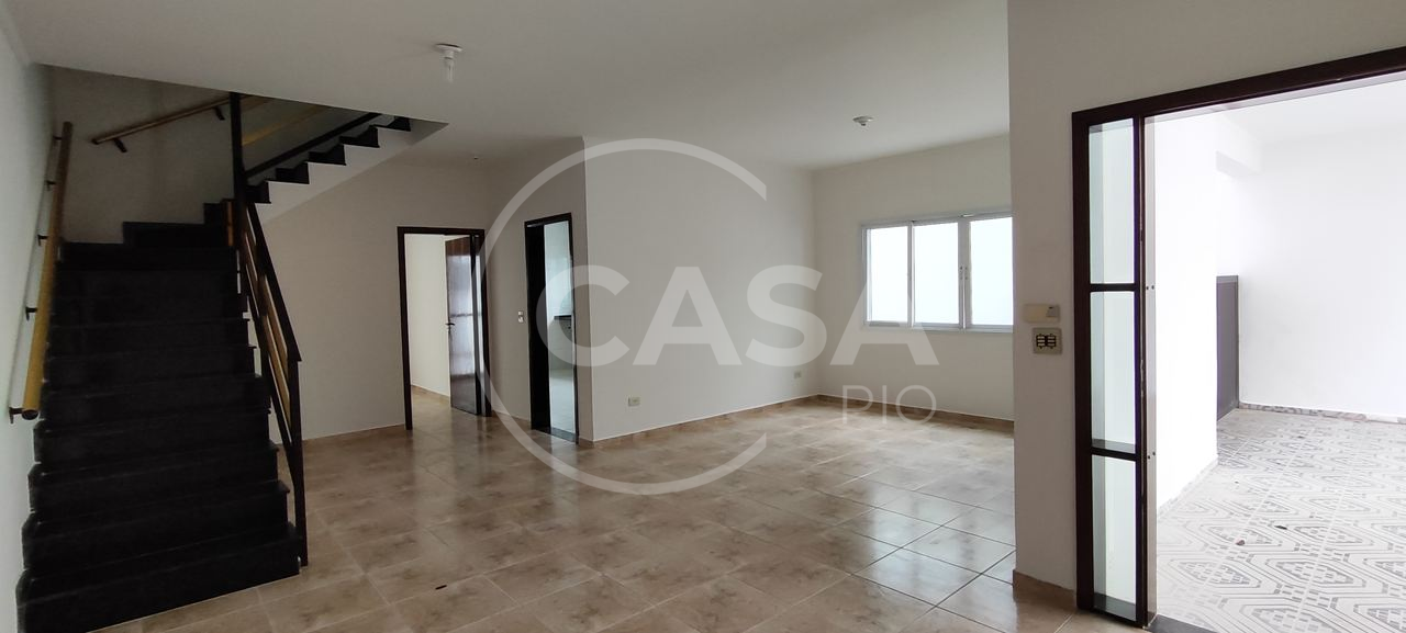 Sobrado á Venda em Peruíbe