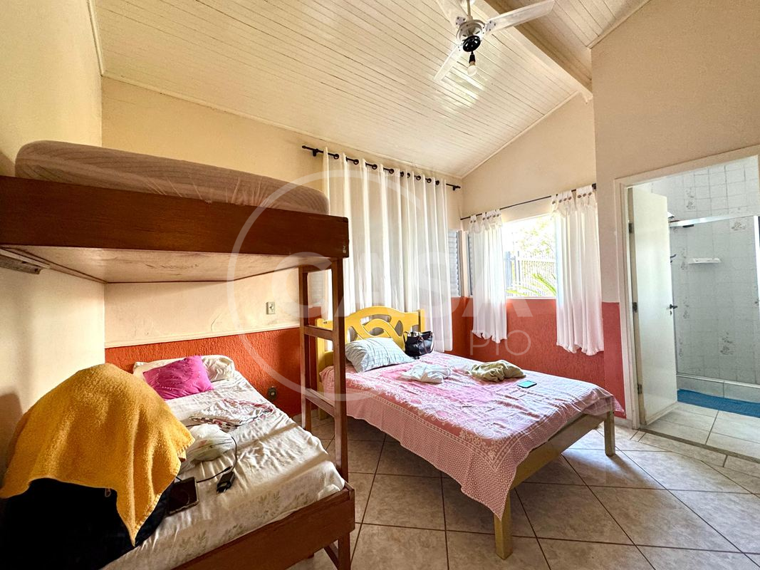 Oportunidade- Casa em dois lotes a 200 m da praia em Peruibe