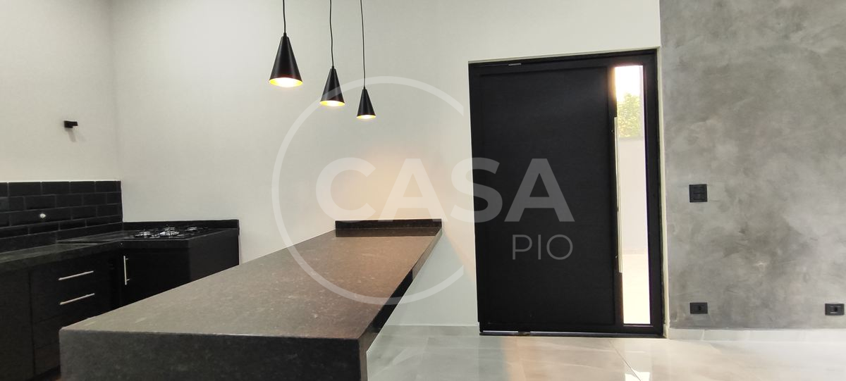 Casa Nova com Piscina à Venda em Peruibe
