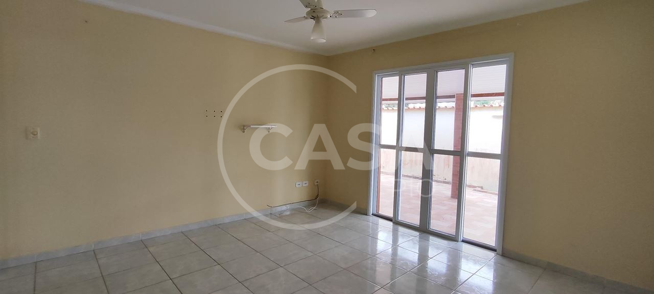 Casa á Venda no centro de Peruíbe