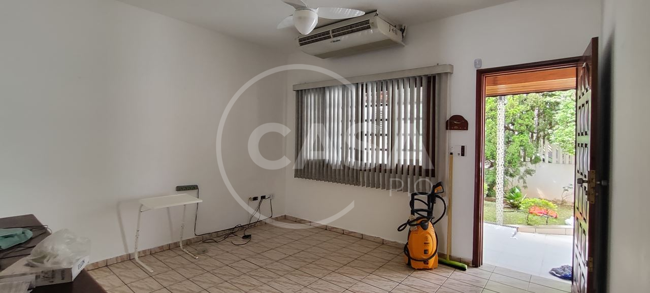 Casa com piscina a 300 m da praia