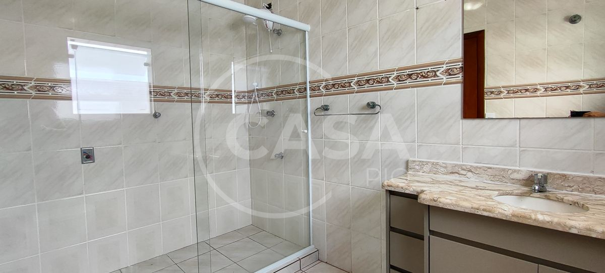 Casa com piscina disponível para locação definitiva