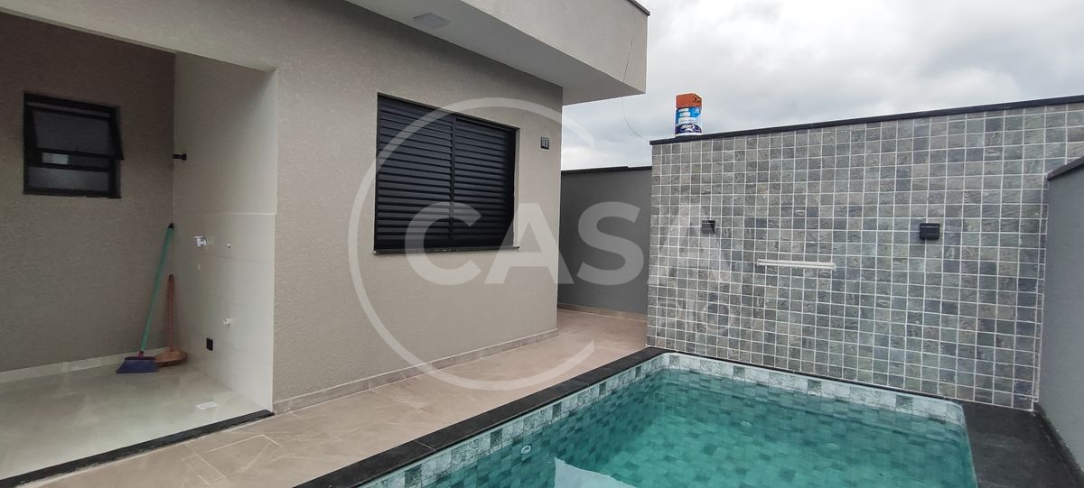 Casa Nova com Piscina à Venda em Peruibe