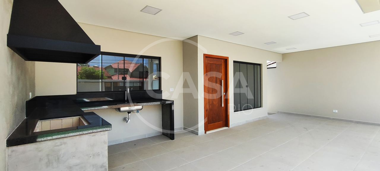 CASA NOVA COM PISCINA Á VENDA EM PERUIBE