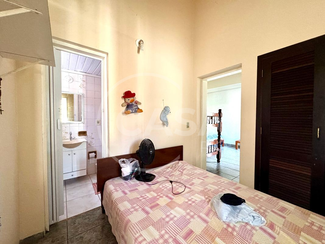 Oportunidade- Casa em dois lotes a 200 m da praia em Peruibe